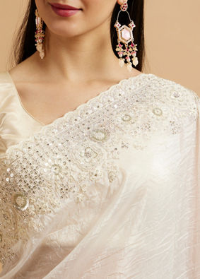 alt message - Mohey Women Dark Cream Bel Buti Patterned Stone Embellished Saree image number 3